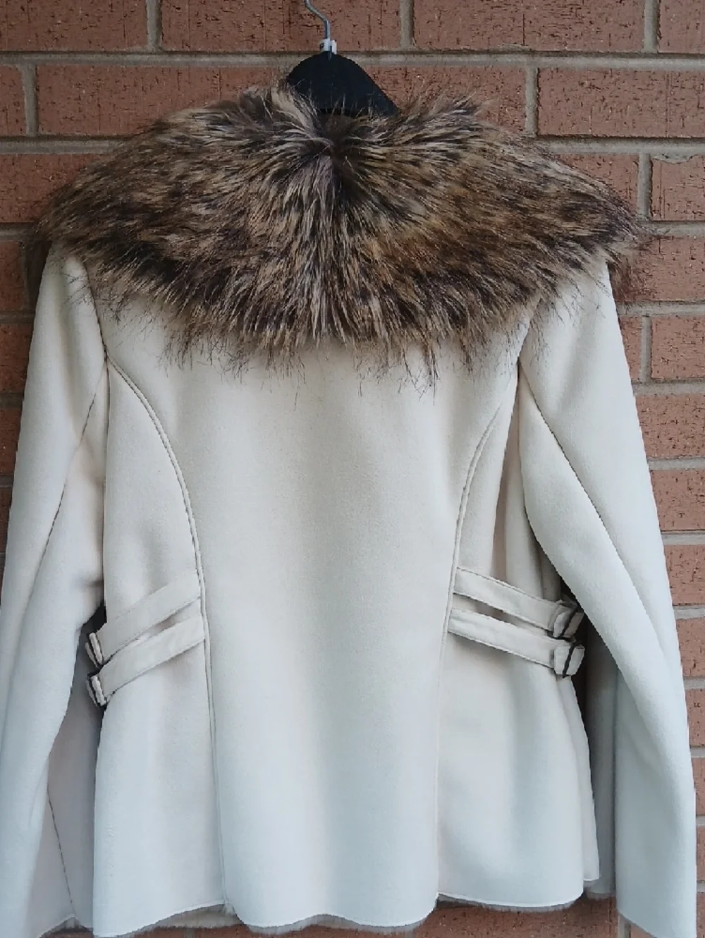 Pamela McCoy Cream Jacket with Brown Faux Fur Collar - Picture 3 of 11
